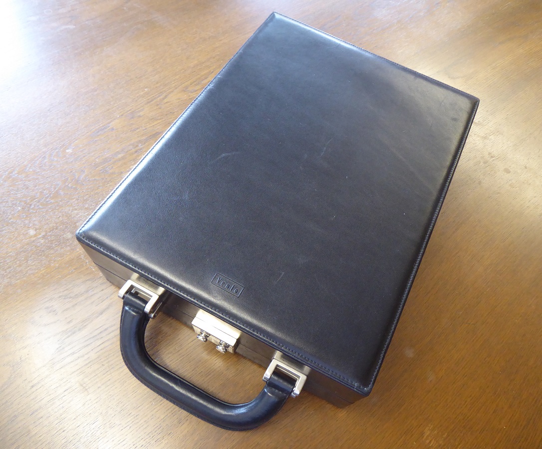 A Venlo 24 Holder Watch  Case
