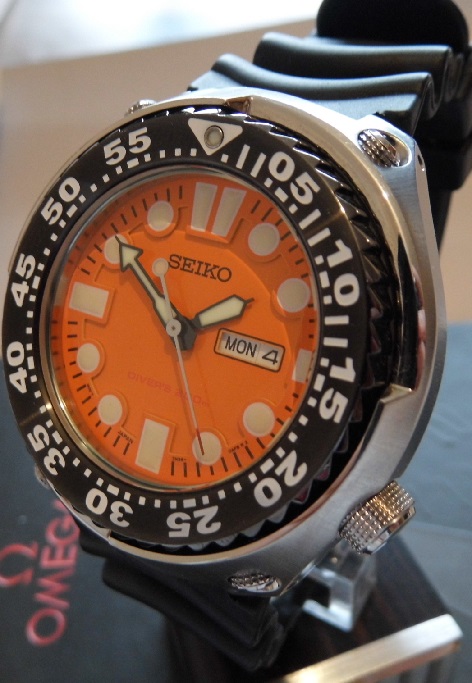 Seiko Diver Sawtooth, Orange Dial, Rubber Strap & Steel Bracelet