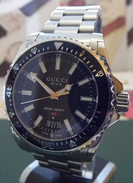 Gucci Dive Quartz, Black Dial, Stainless Steel Bracelet