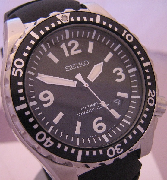 Seiko 200M Divers Spork, Black Dial, Rubber Strap
