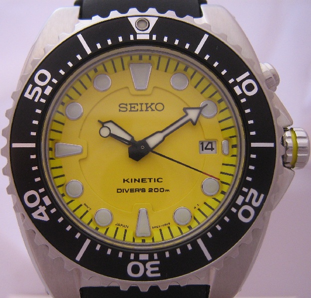 Seiko Kinetic Divers, Yellow Dial, Black Rubber Strap