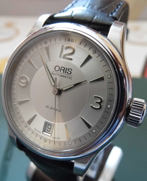 Oris Classic Date, Silver Dial, Black Leather Strap