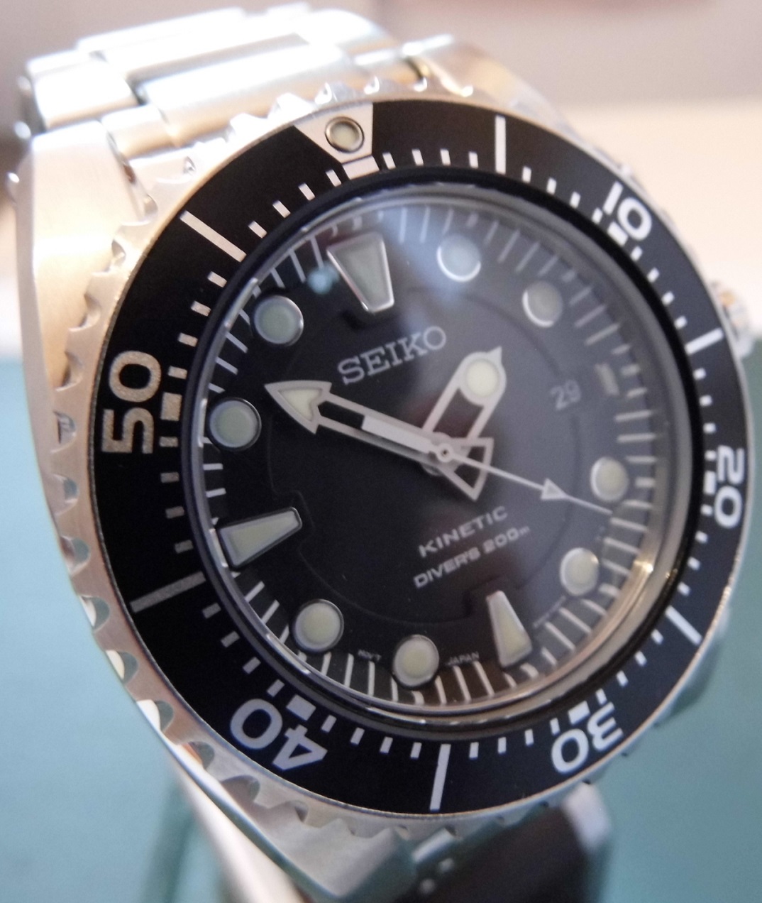 Seiko Kinetic 200M Divers, Black Dial, Steel Bracelet