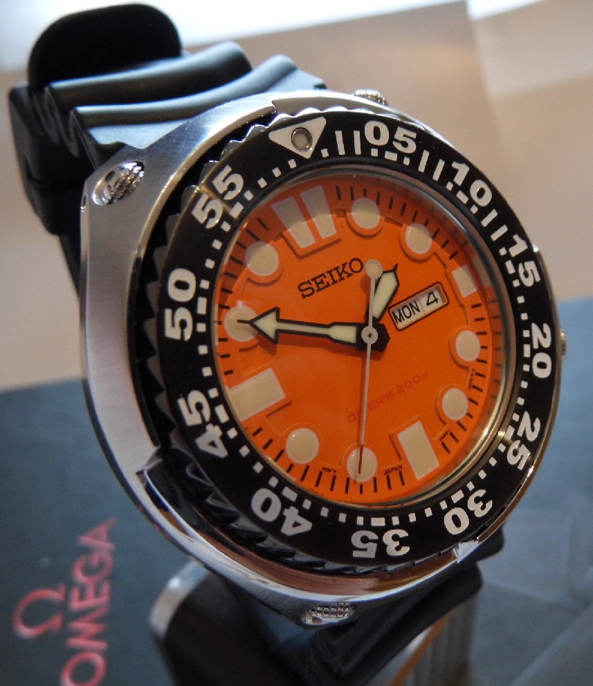 Seiko Diver Sawtooth, Orange Dial, Rubber Strap & Steel Bracelet