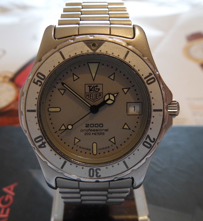 Tag Heuer 2000 Professional, Grey Dial, Bracelet