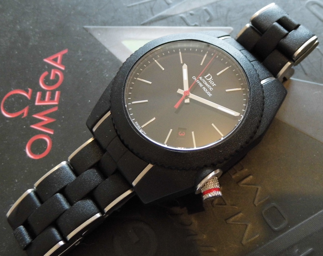 Dior Homme Chiffre Rouge A06 39MM, Black Dial, Rubber/Steel Strap