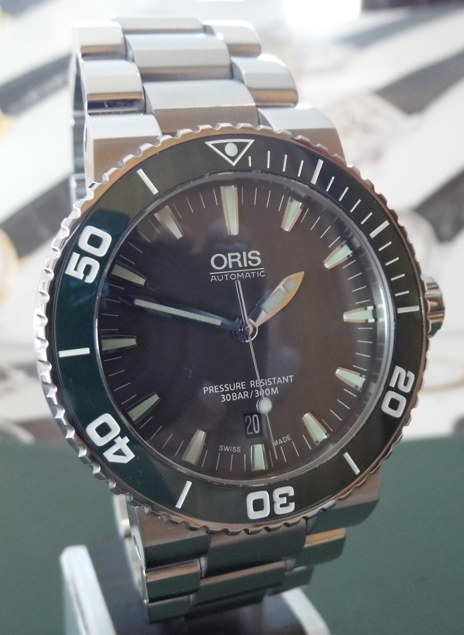 Oris Aquis Date, Green Dial, Bracelet