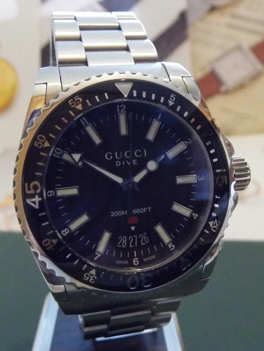 Gucci Dive Quartz, Black Dial, Stainless Steel Bracelet