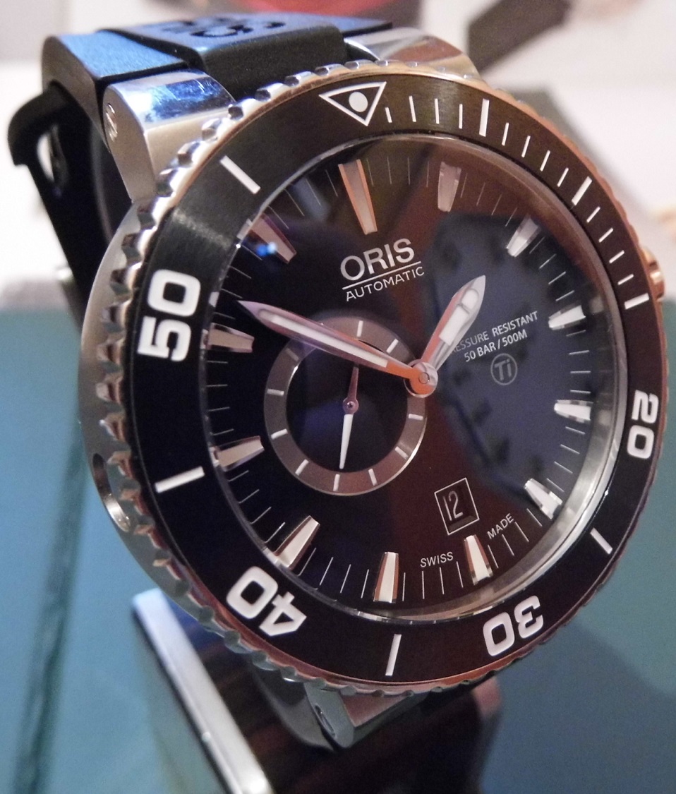 Oris Aquis Titan 500M, Black Dial, Rubber Strap