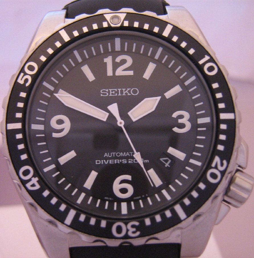 Seiko 200M Divers Spork, Black Dial, Rubber Strap