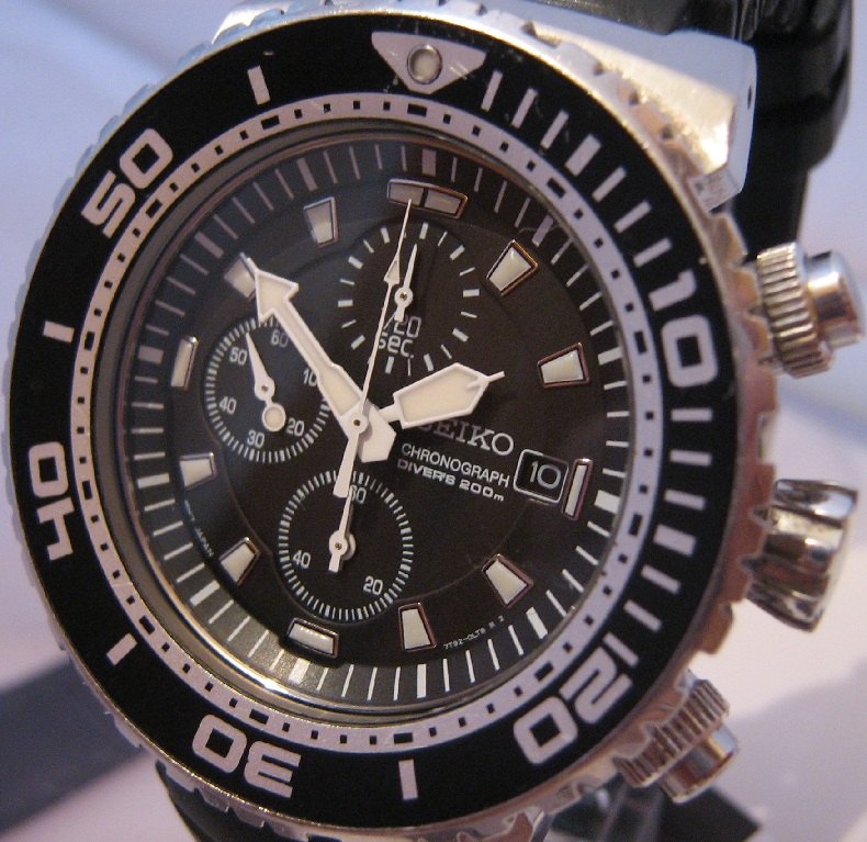 Seiko 200M Divers Chronograph, Black Dial, Rubber Strap