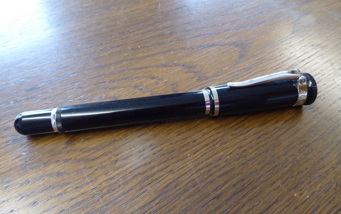 An Alfred Dunhill Sentryman Rollerball Pen