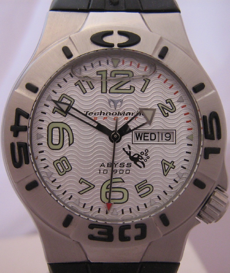 Technomarine Abyss 10900, Silver Dial With Rubber Strap