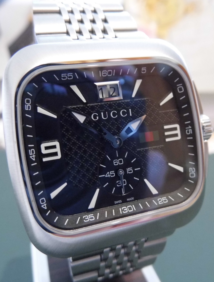 Gucci Coupe Quartz, Black Dial, Bracelet