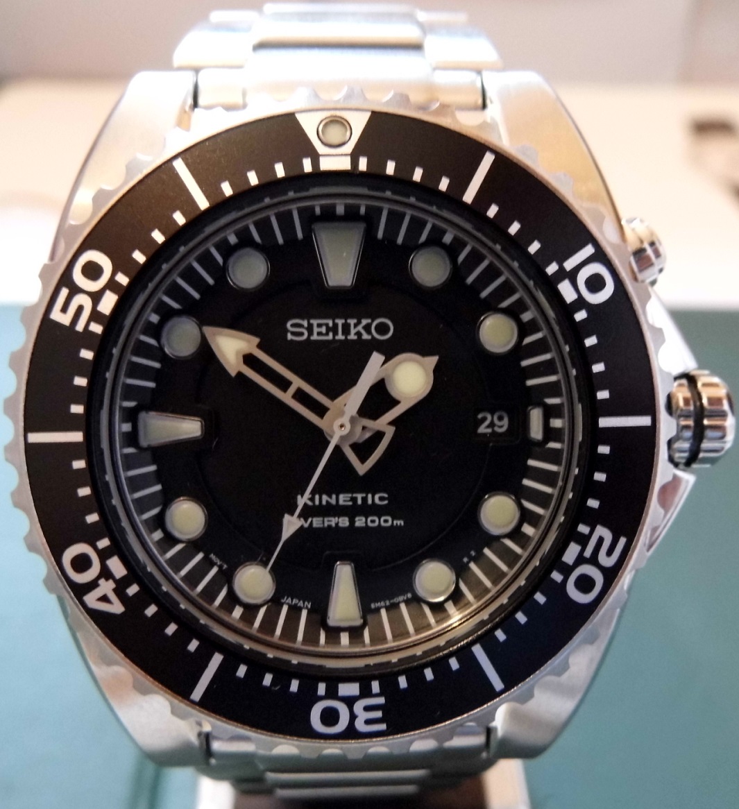 Seiko Kinetic 200M Divers, Black Dial, Steel Bracelet