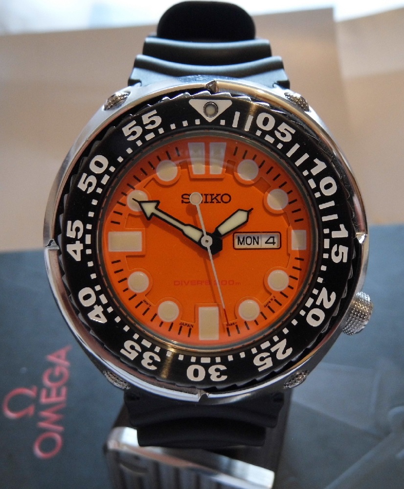 Seiko Diver Sawtooth, Orange Dial, Rubber Strap & Steel Bracelet