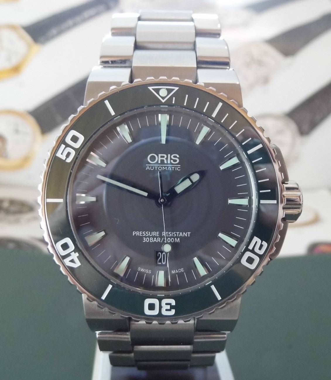 Oris Aquis Date, Green Dial, Bracelet