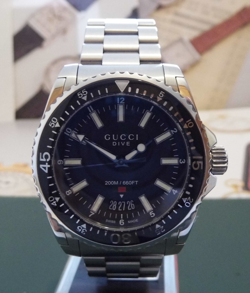 Gucci Dive Quartz, Black Dial, Stainless Steel Bracelet