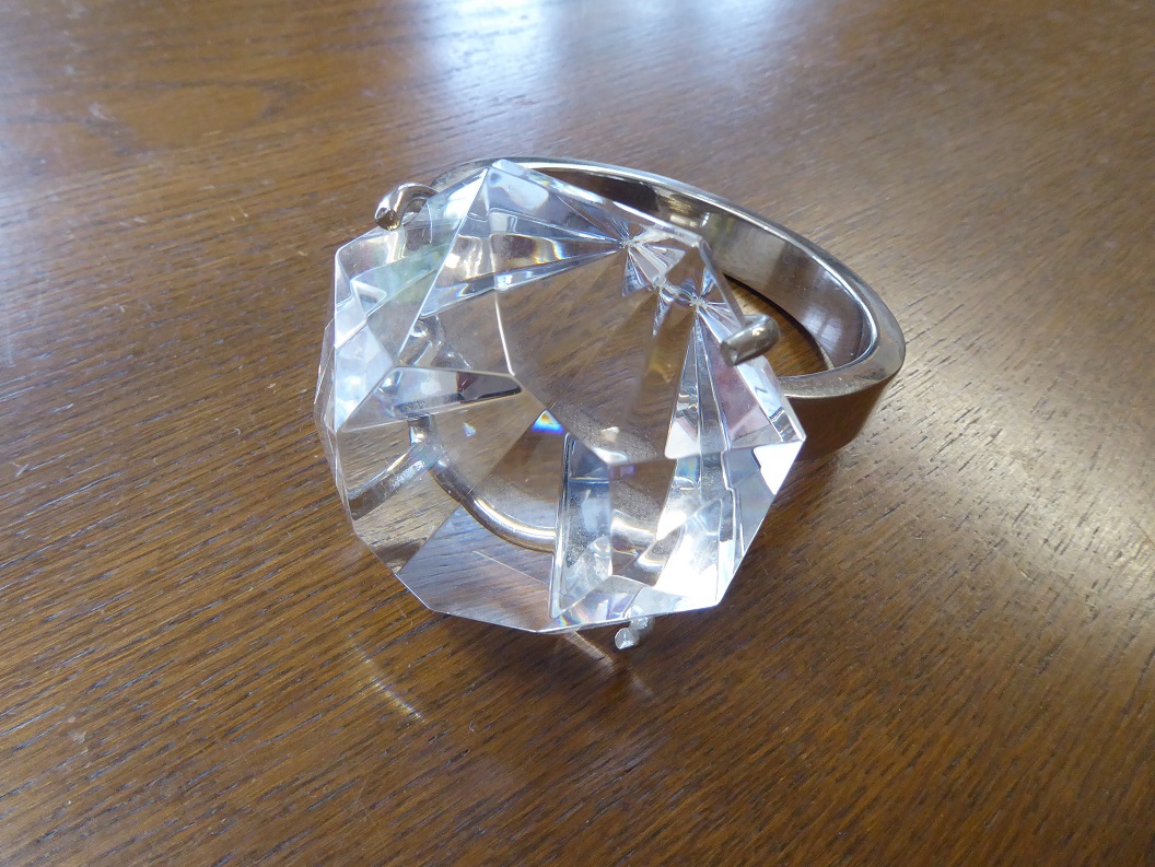 An Oversize Display Diamond Ring 