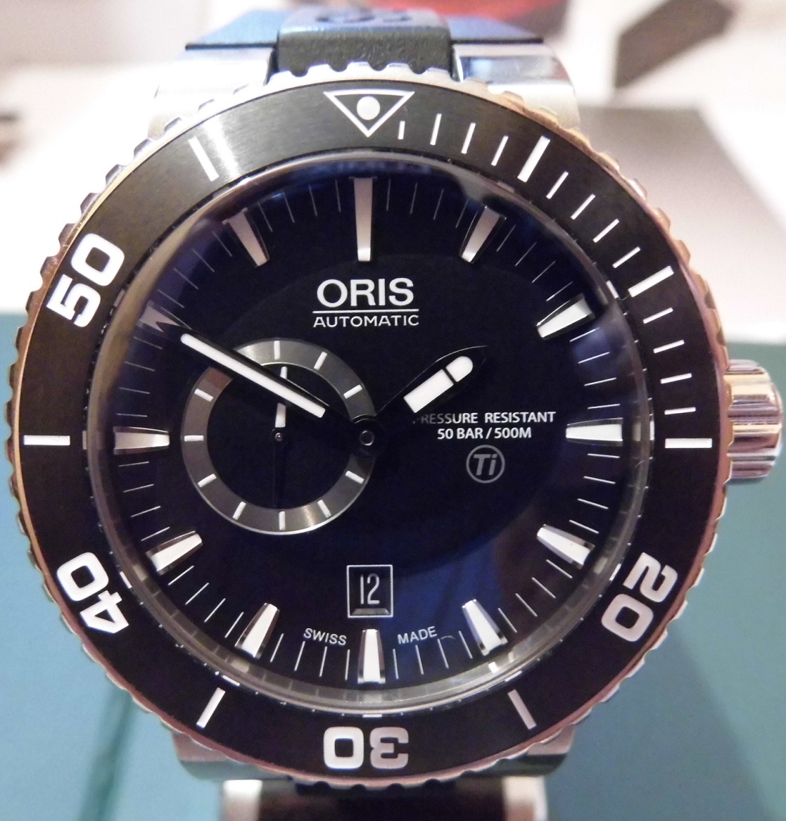Oris Aquis Titan 500M, Black Dial, Rubber Strap
