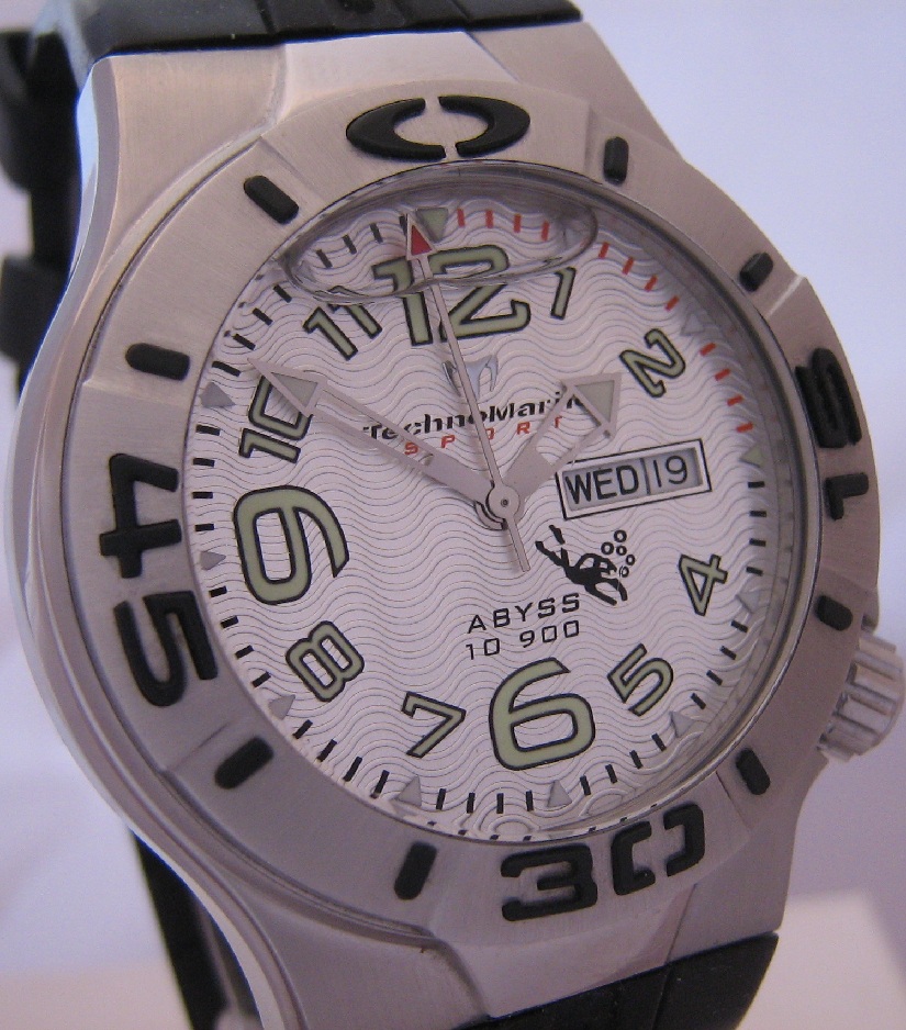 Technomarine Abyss 10900, Silver Dial With Rubber Strap