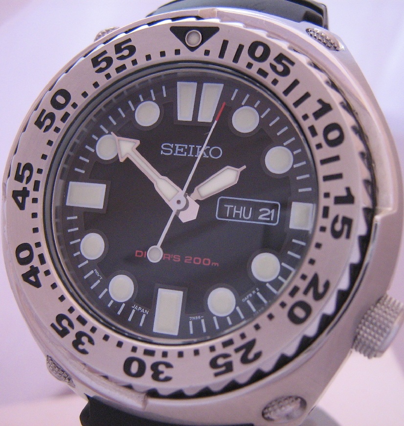 Seiko Diver Sawtooth, Black Dial With Rubber Strap