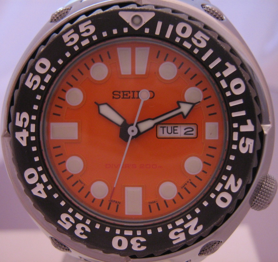 Seiko Diver Sawtooth, Orange Dial, Steel Bracelet