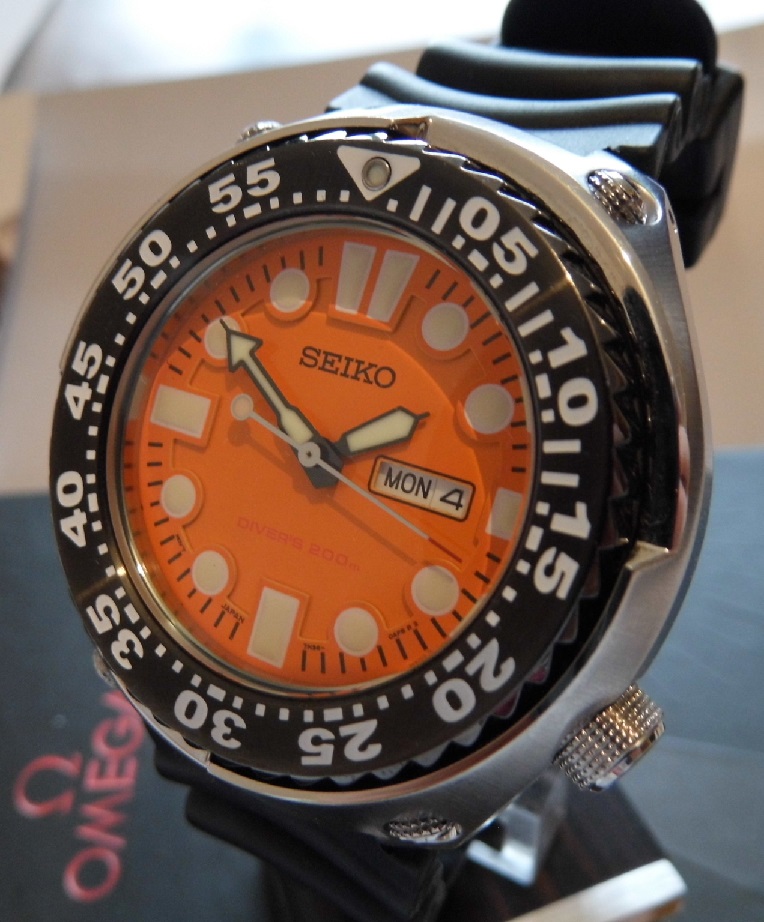 Seiko Diver Sawtooth, Orange Dial, Rubber Strap & Steel Bracelet