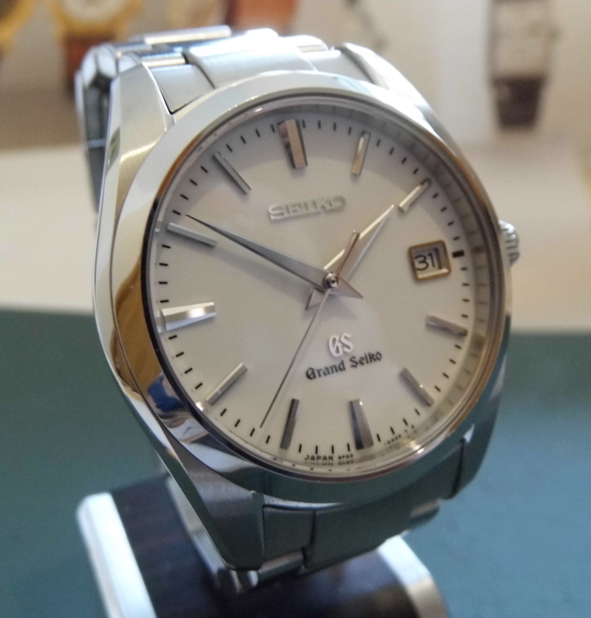 Grand Seiko SBGX059G, White Dial, Steel Bracelet