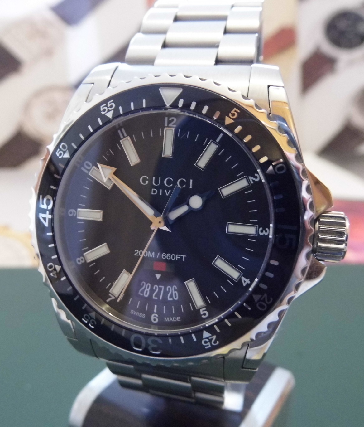 Gucci Dive Quartz, Black Dial, Stainless Steel Bracelet