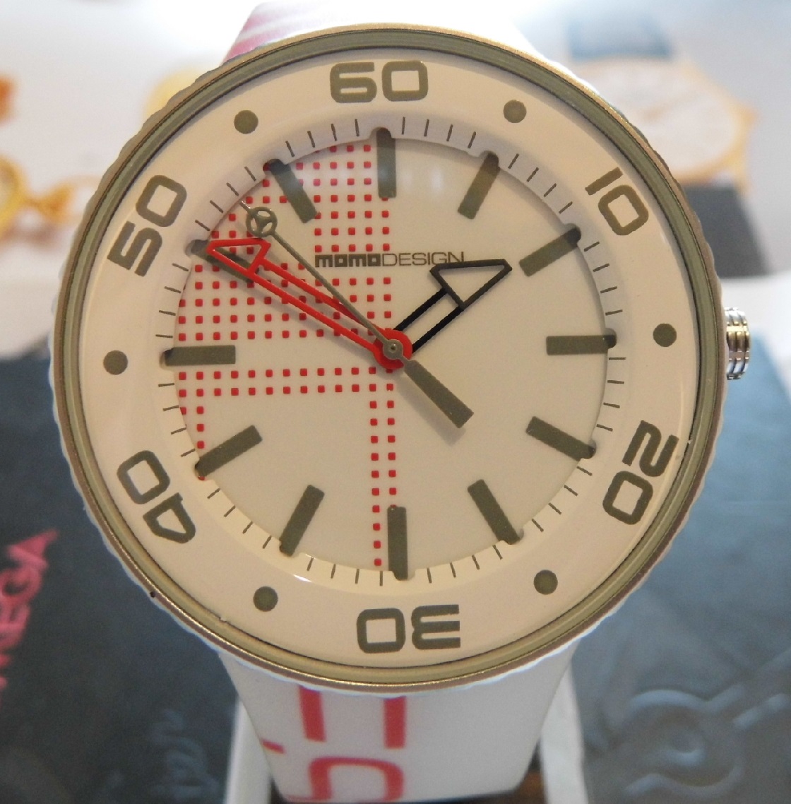 Momo Jet Quartz, White Dial, White Rubber Strap
