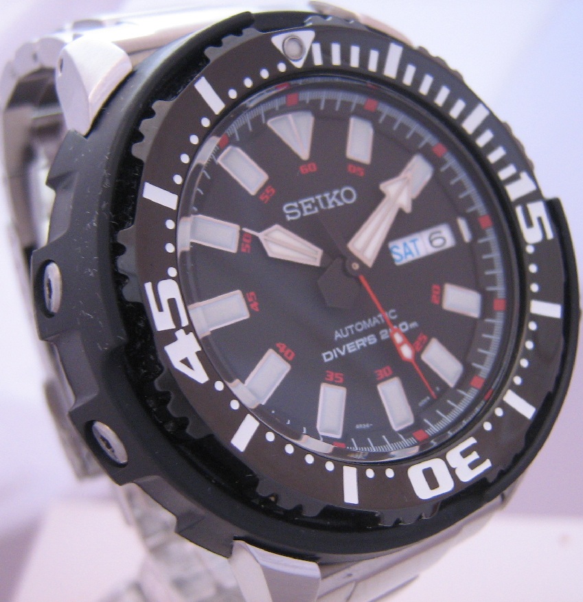 Seiko Superior Divers 200M, Black Dial, Steel Bracelet