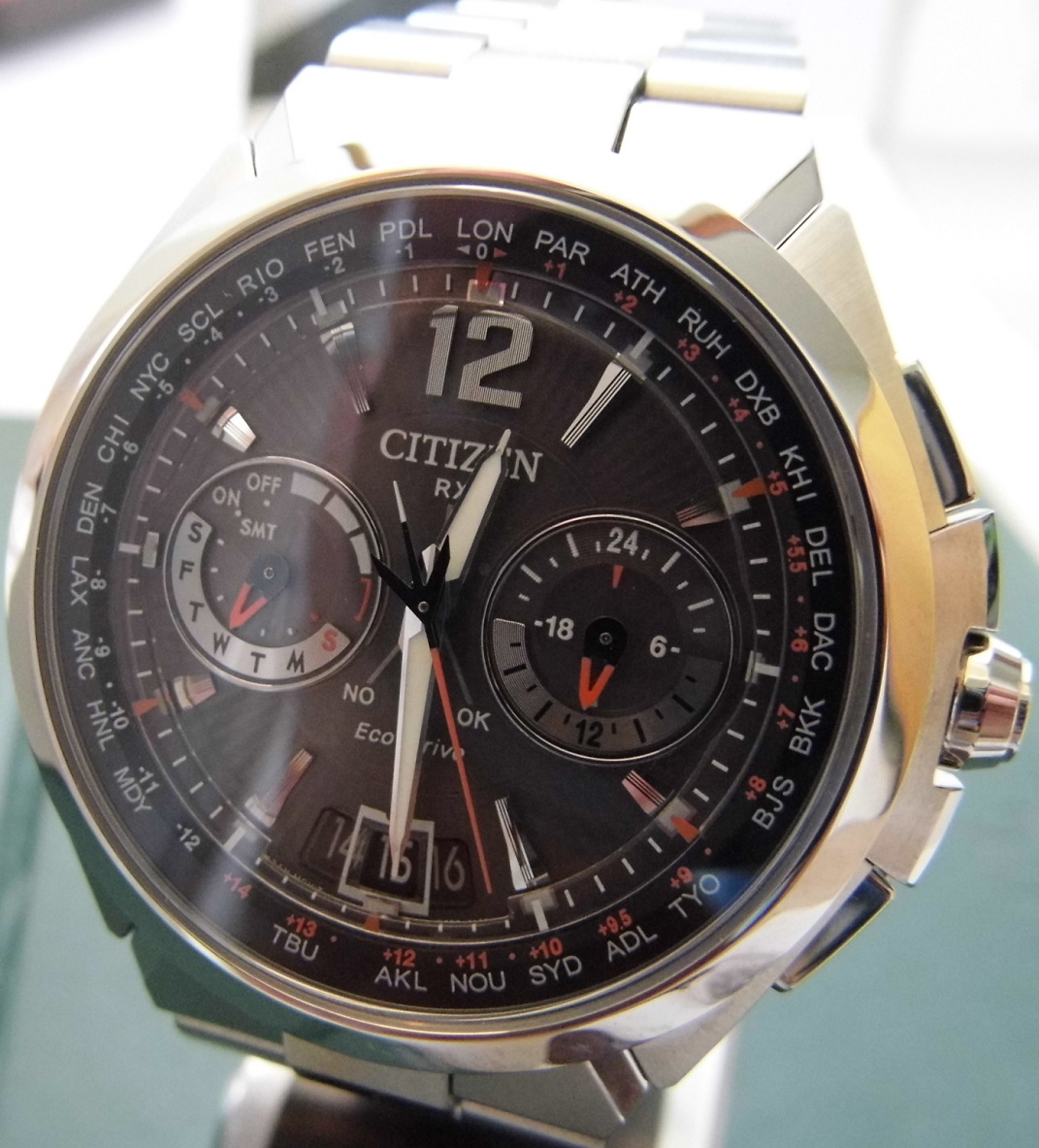 Citizen Satellite Wave, Black Dial, Bracelets