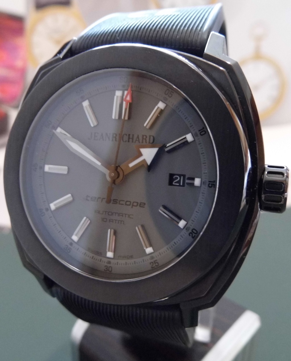 Jeanrichard Terrascope, Grey Dial, Black Rubber Strap