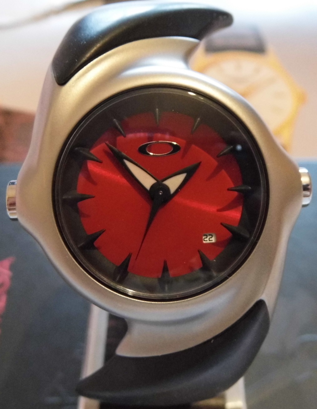 Oakley Crush 2.0, Red Dial, Black Rubber Strap