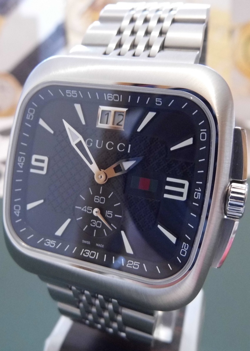 Gucci Coupe Quartz, Black Dial, Bracelet