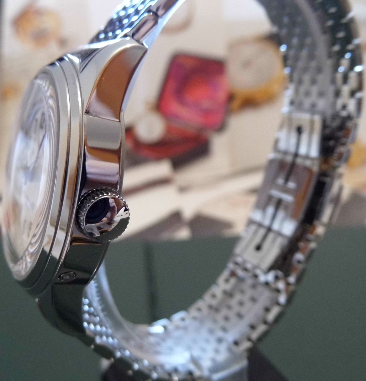 Alfred Dunhill A-Centric White Dial, Steel Bracelet