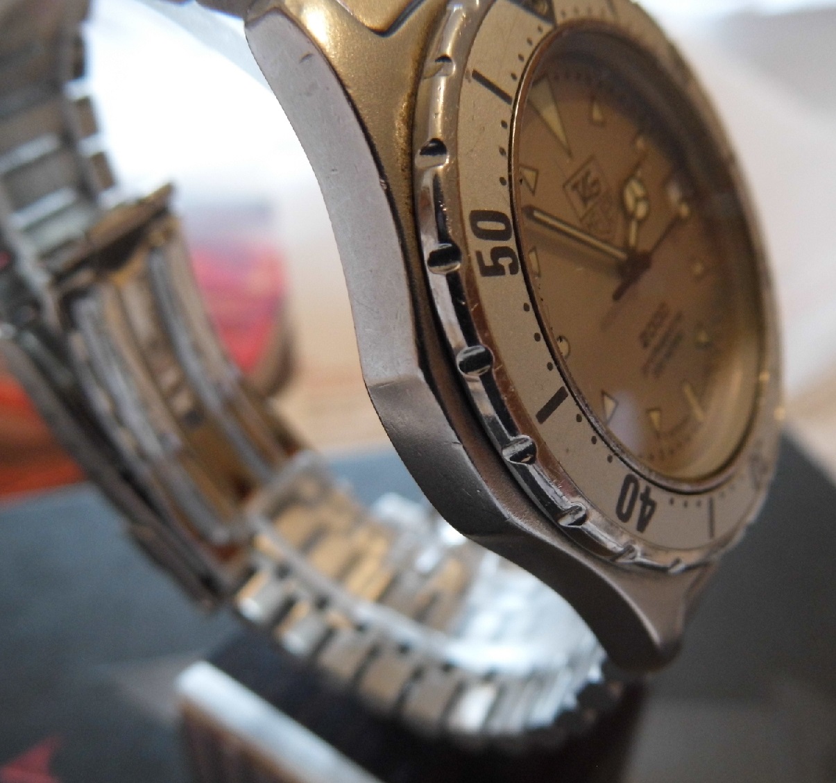 Tag Heuer 2000 Professional, Grey Dial, Bracelet