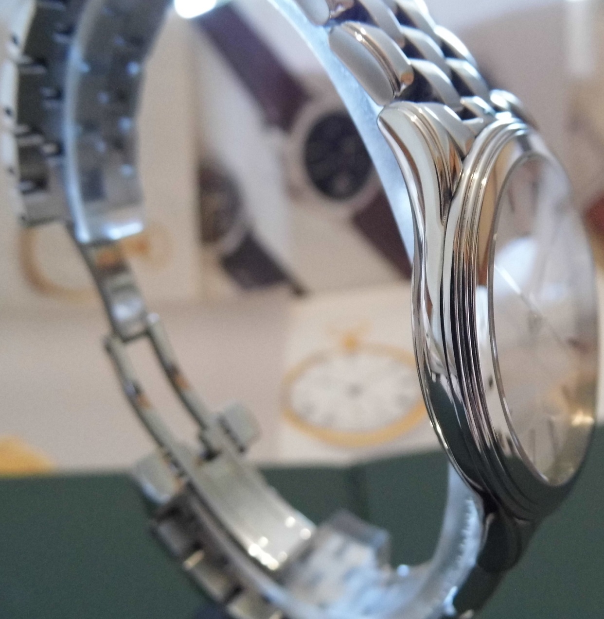 Longines La Grande Classique Flagship Quartz, White Dial, Bracelet