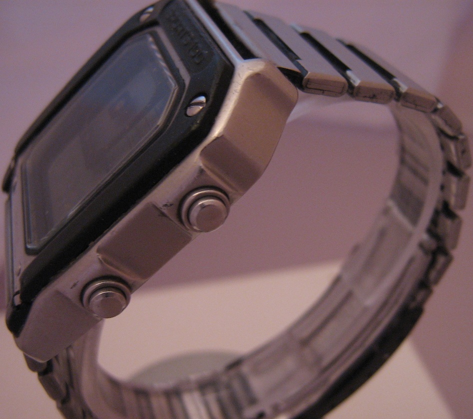 Seiko Sports 100 Octopussy, LCD Display, Steel Bracelet