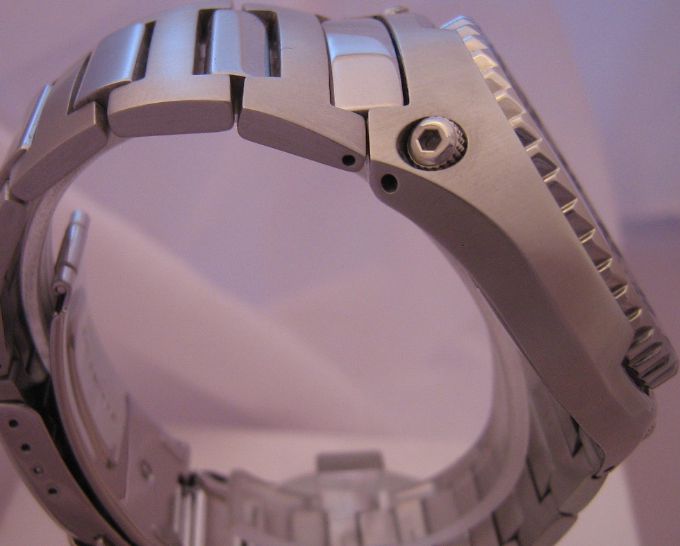 Seiko Diver Sawtooth, Black Dial, Steel Bracelet