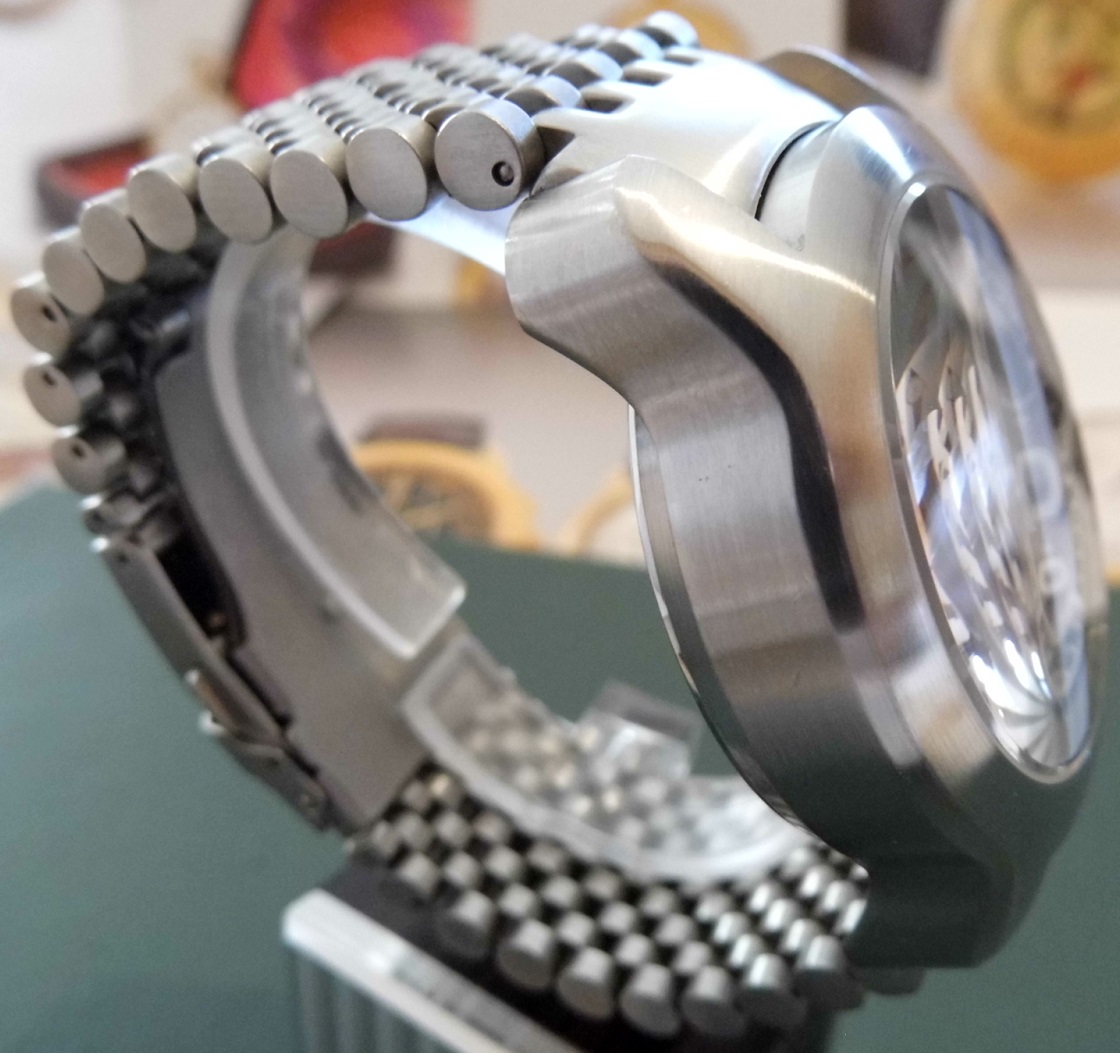 Angular Momentum Illum VI Chronograph, Black Dial, Bracelet