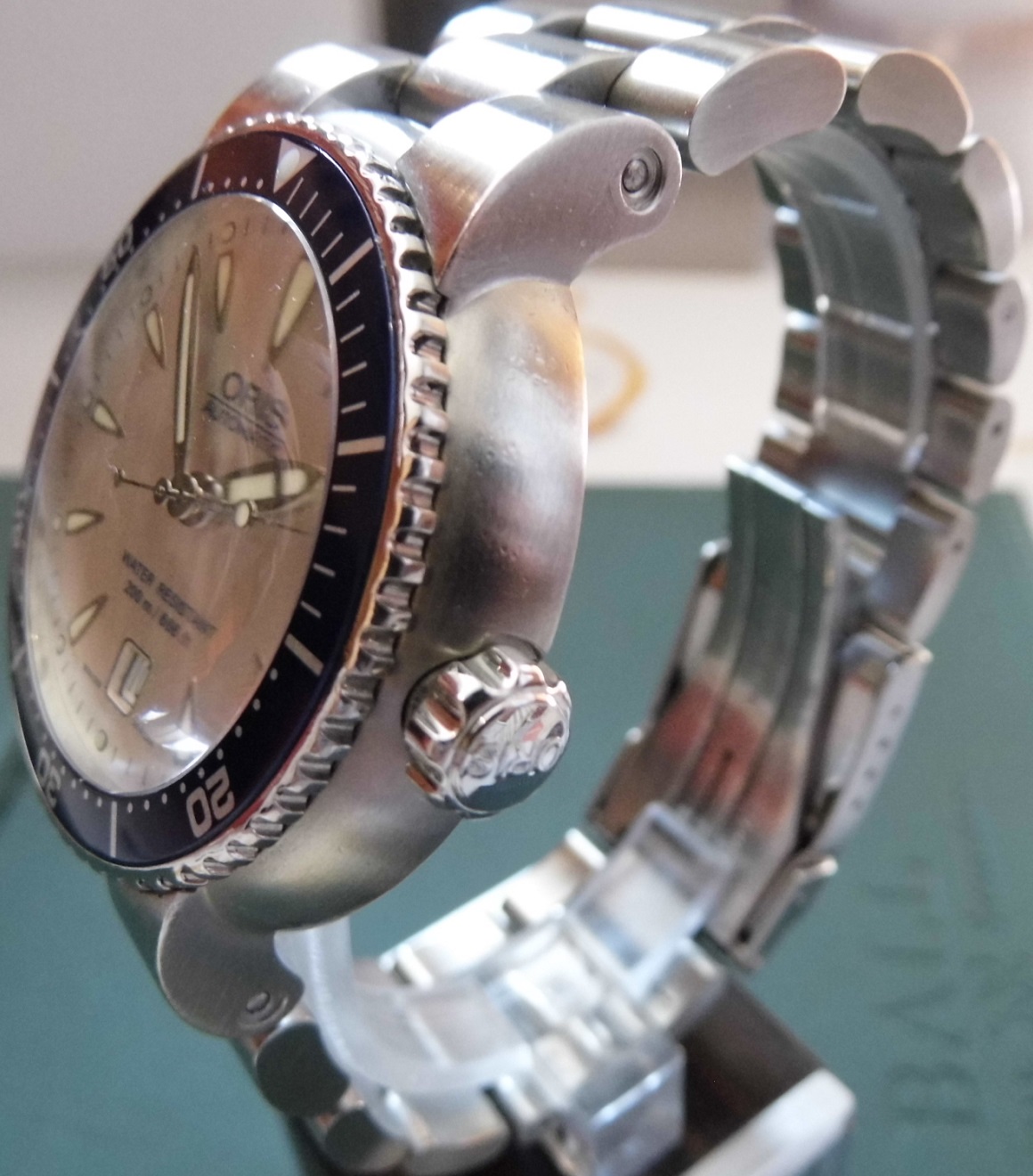 Oris TT1 Divers, Silver Dial With Stainless Steel Bracelet