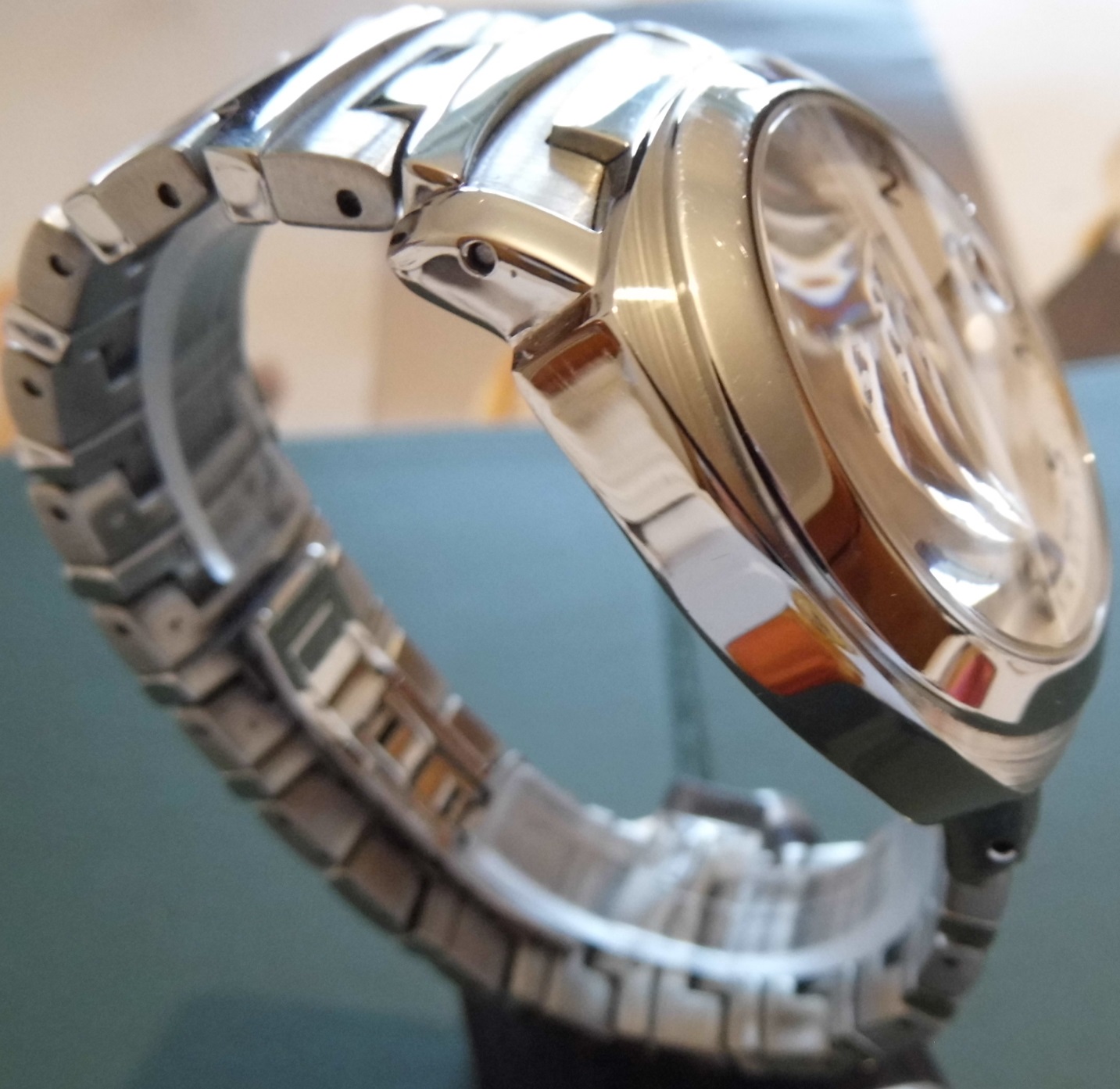 Rotary Elite 200M, White Dial, Steel Bracelet