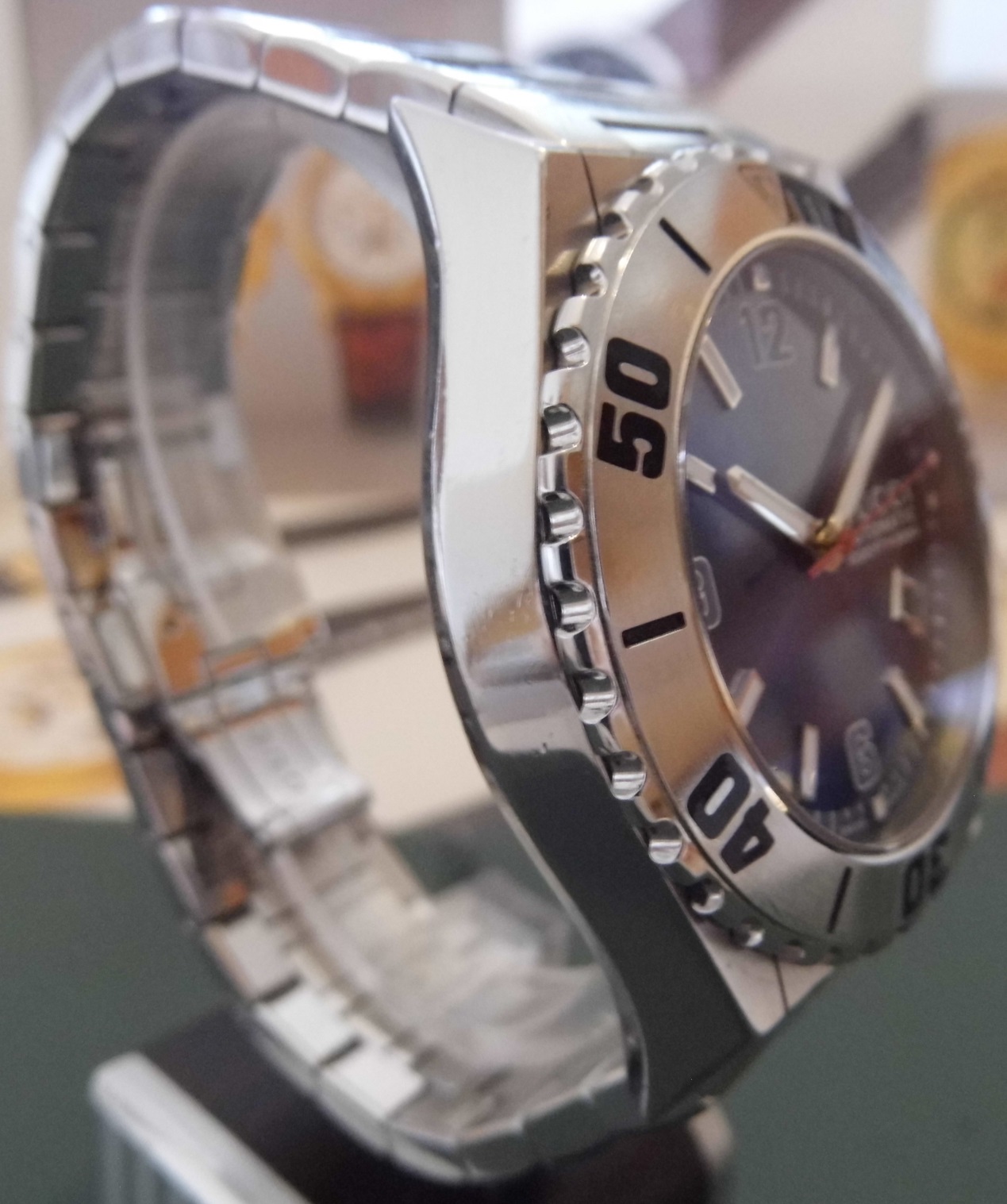 Gucci Pantheon Diver, Blue Dial, Steel Bracelet