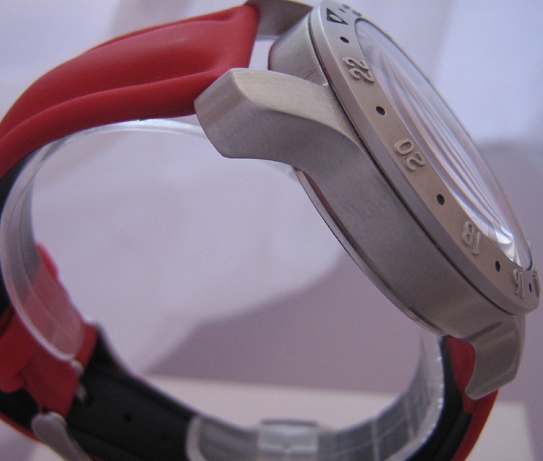 Angular Momentum Illum V GMT, Black Dial, Rubber Strap