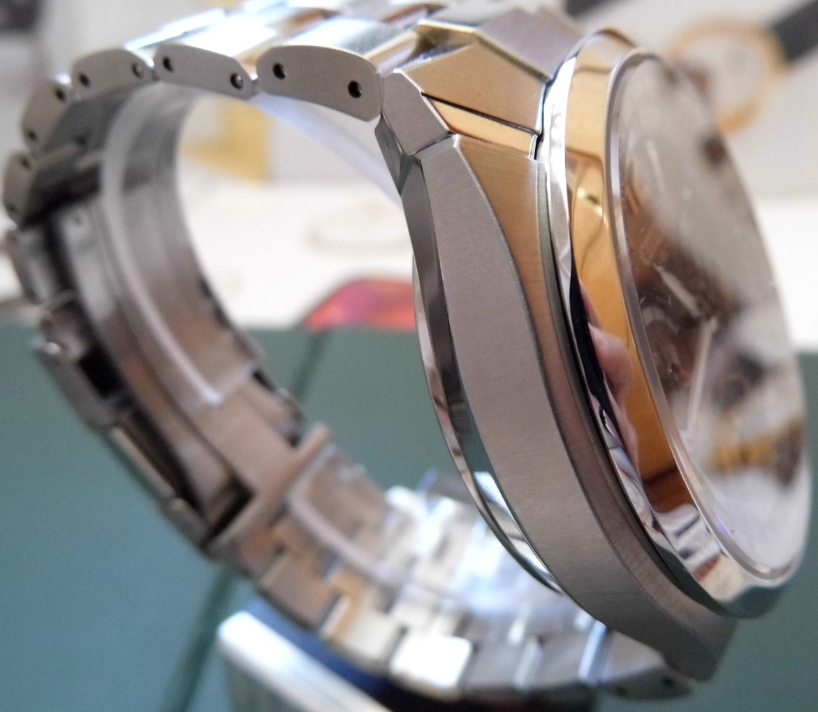 Citizen Satellite Wave, Black Dial, Bracelet