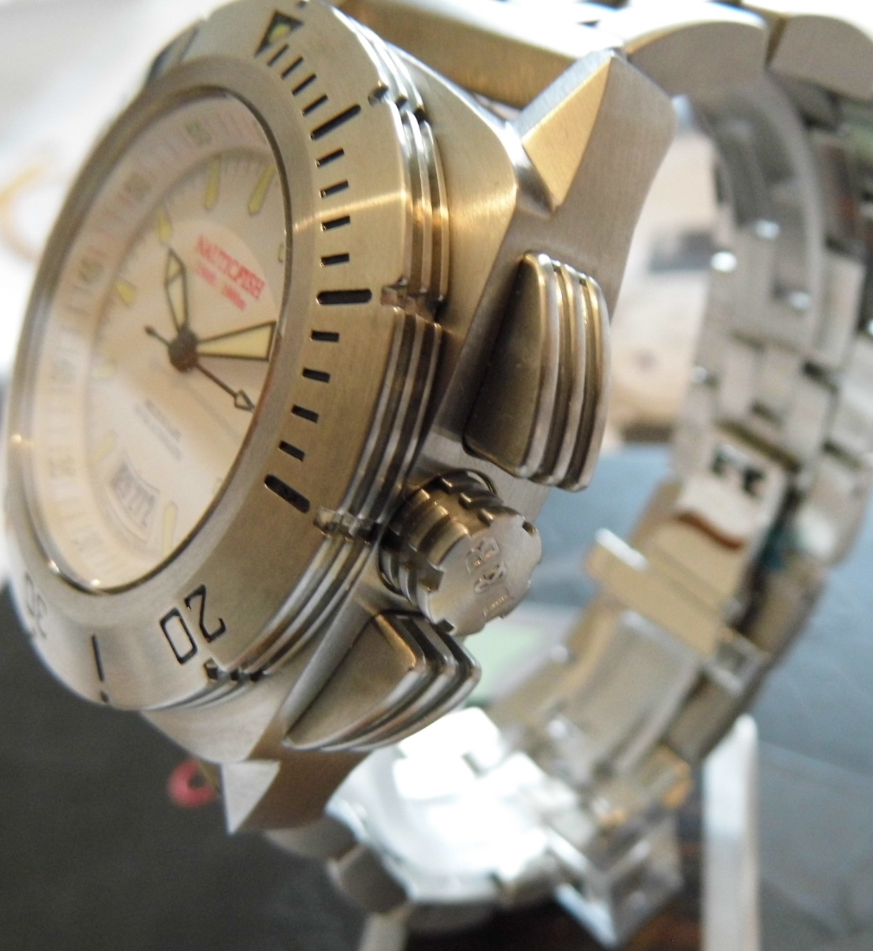 Nauticfish 1000M White Shark, White Dial, Bracelet & Strap